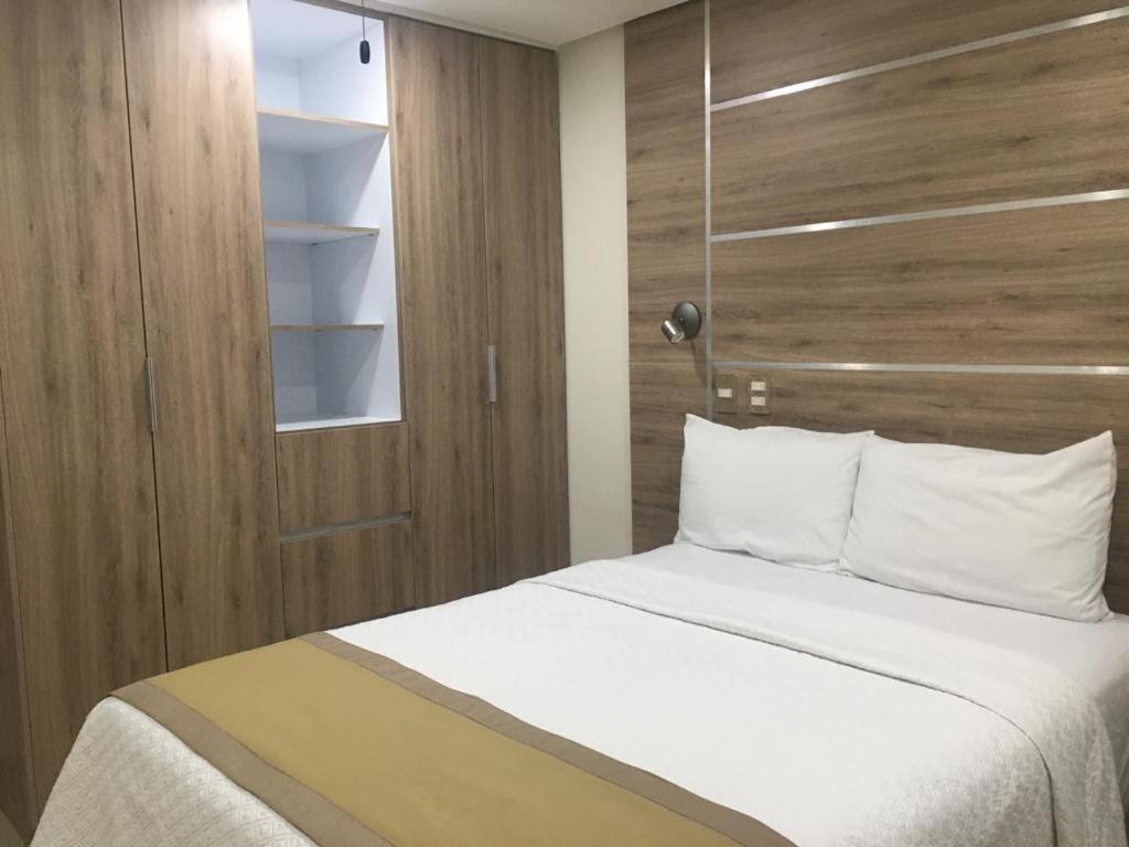Hotel Y Suites Maria Fernanda Ситакуаро Экстерьер фото